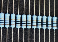 BEYSCHLAG 1000x Metal Film Resistors 10Ω 10 Ohm Tolerance 5%