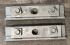 (Lot of 2) Hubbell 7902R L 1/4 – 7/16″ Strand 3-Bolt Messenger Suspension Clamp