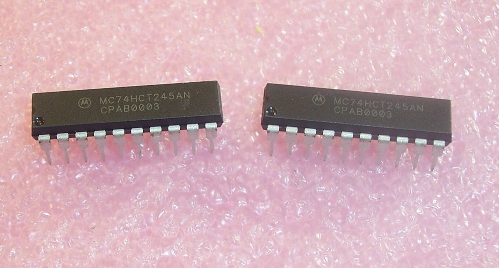 QTY (18) MC74HCT245AN MOTOROLA 20 PIN DIP OCTAL BUS TRANSCEIVER NOS 1 TUBE