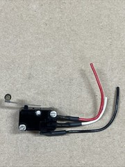 OMRON V-10G6-1023-K MICRO SWITCH ROLLER LEVER SPDT NO NC 10A 125/250V 1/3HP LEAD