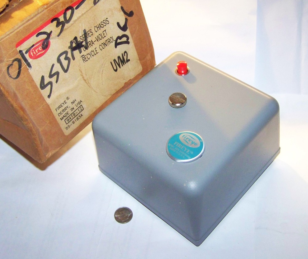 FIREYE INC. UVM2 NOS FLAME SAFEGUARD CONTROL M-SERIES CHASSIS ULTRA VIOLET RECYC