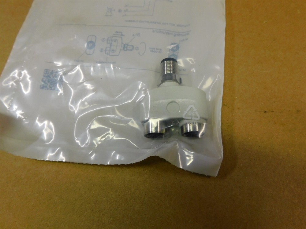 IFM EBF006 Y/T Splitter Connector 4 pin M12 M12 Male to 2×3-Pin M12 Female NEW