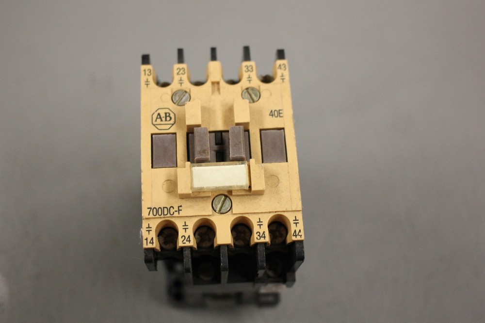 ALLEN BRADLEY RELAY 700DC-F400* SER B