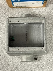 NEW Eaton Crouse Hinds FDC12 2-Gang 2 3/4″ Hub Iron Alloy Deep Device Box