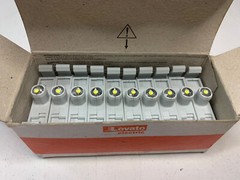 Lovato 8LM2TLE8 8 LM2T LED Lamp Holder Lot of 10