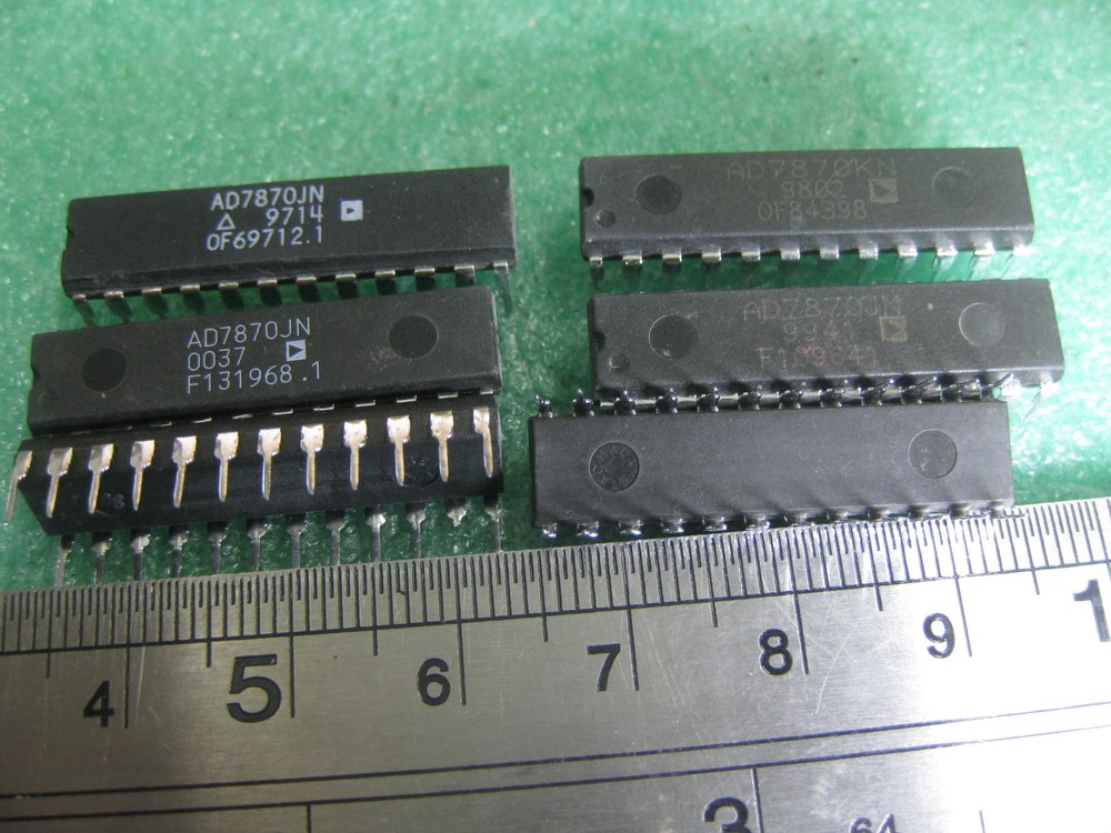 1x AD7870JN LC2MOS Complete 12-Bit 100 kHz, Sampling ADCs AD7870