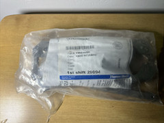 NEW ELASTIMOLD K1502-A1 200A DB 15/25K INSERT FEED THRU CONNECTOR, BAIL ASSEMBLY
