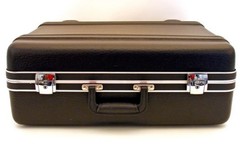 201675PR – PLATT LUGGAGE – HEAVY-DUTY POLYETHYLENE CASE WITH PARALLEL RIB PATTER