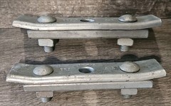 (Lot of 2) Hubbell 7902R L 1/4 – 7/16″ Strand 3-Bolt Messenger Suspension Clamp