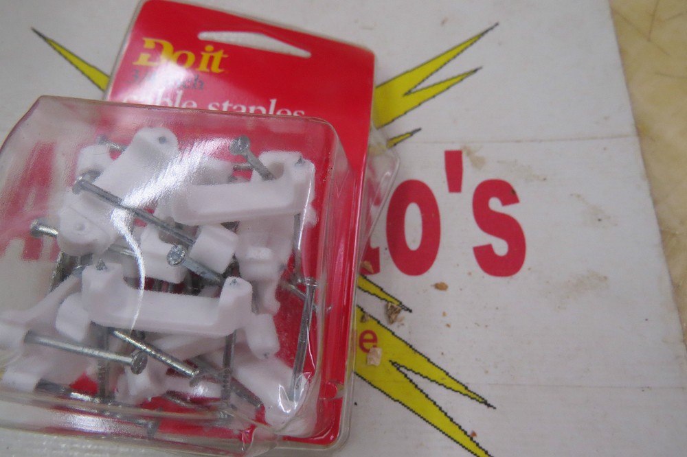 Do It 3/4″ Cable Staples, for securing non metallic cable, white, pkg of 15