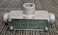Cooper Crouse-Hinds OET1 1/2″ T-Style Conduit Outlet Body with Cover