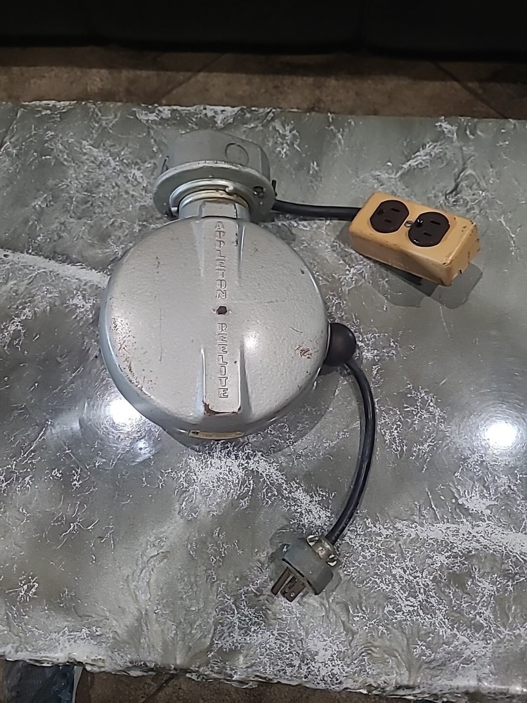 Vintage Appleton Reelite Retractable Extension Cord With Receptacle RE-7S2G