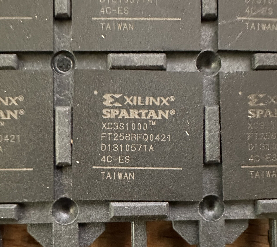 Xilinx XC3S1000 FT256 Spartan-3 IC (BFQ0421)