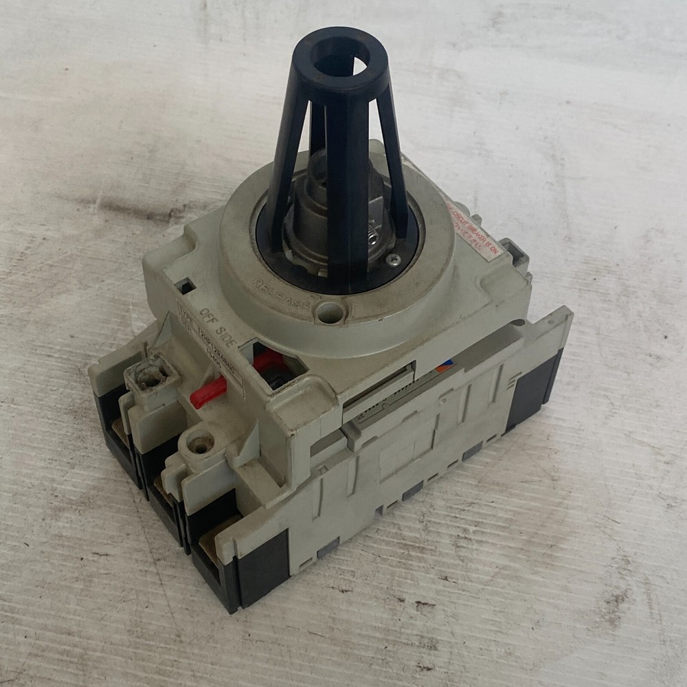 Terasaki TemBreak S125-GJ 3 pole 50A FC AC690V Circuit Breaker MCCB T2HP12R6BNC