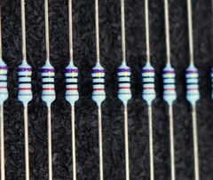 BEYSCHLAG 1000x Metal Film Resistors 820Ω 820 Ohm Tolerance 0.1%