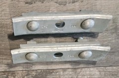 (Lot of 2) Hubbell 7902R L 1/4 – 7/16″ Strand 3-Bolt Messenger Suspension Clamp