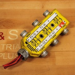 Daniel Woodhead 6 Port Distribution Block, 3 Conductor Female – USED