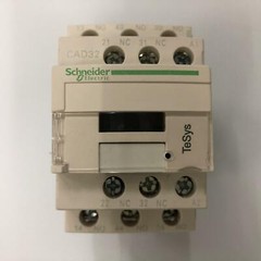 1PCS NEW CAD32P7C AC230V 3NO 2NC Intermediate relay Schneider