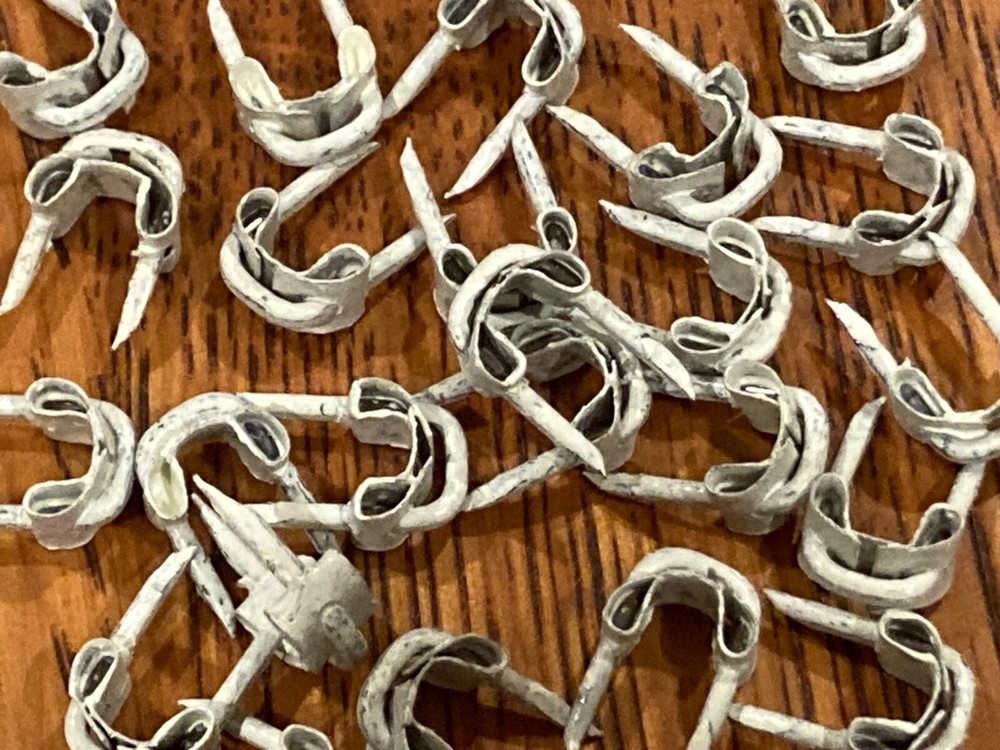 Insulated Staples (24 pcs) White Finish