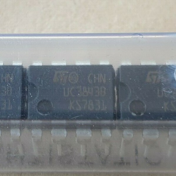 1 Lot of 10 pieces ST MICRO UC3843B