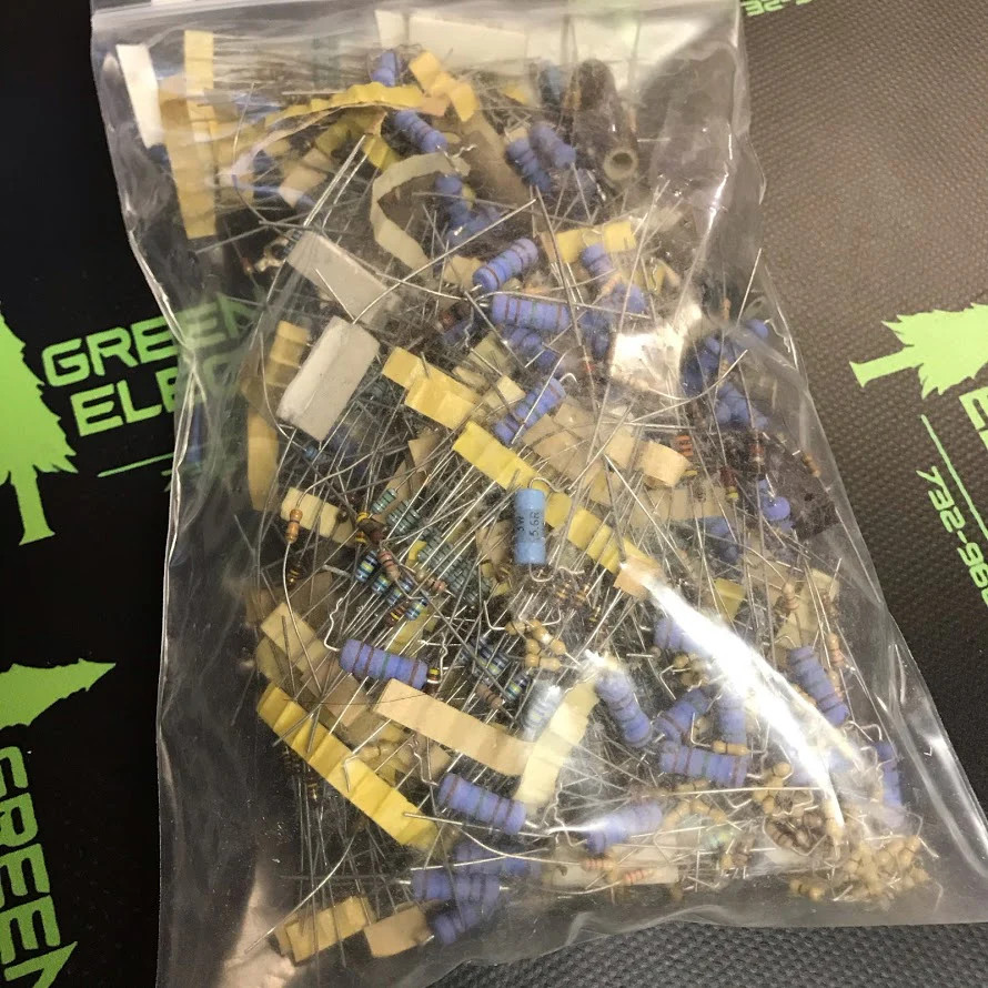 USC-RESASST – US CIRCUITS – ASSORTMENT OF RESISTORS – EVERY BAG IS DIFFERENT, VA