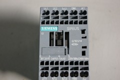 Lot of 13 Unused SIEMENS POWER CONTACTORS 3RT2015-2AP61-1AA0