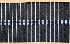 BEYSCHLAG 1000x Metal Film Resistors 820Ω 820 Ohm Tolerance 0.1%