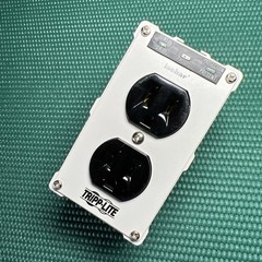 Tripp-Lite ISOBLOK 2-0 120V Diagnostic Surge Suppressor Noise Filter Outlet