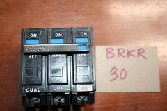 GE THHQL32020 Circuit Breaker RMS 22K AMPS 240V MAX type THHQL 3 Pole