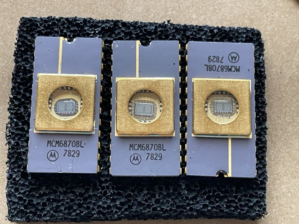 3 Pc Motorola MCM68708L IC EPROM 24 Pin Gold Heads Rare.
