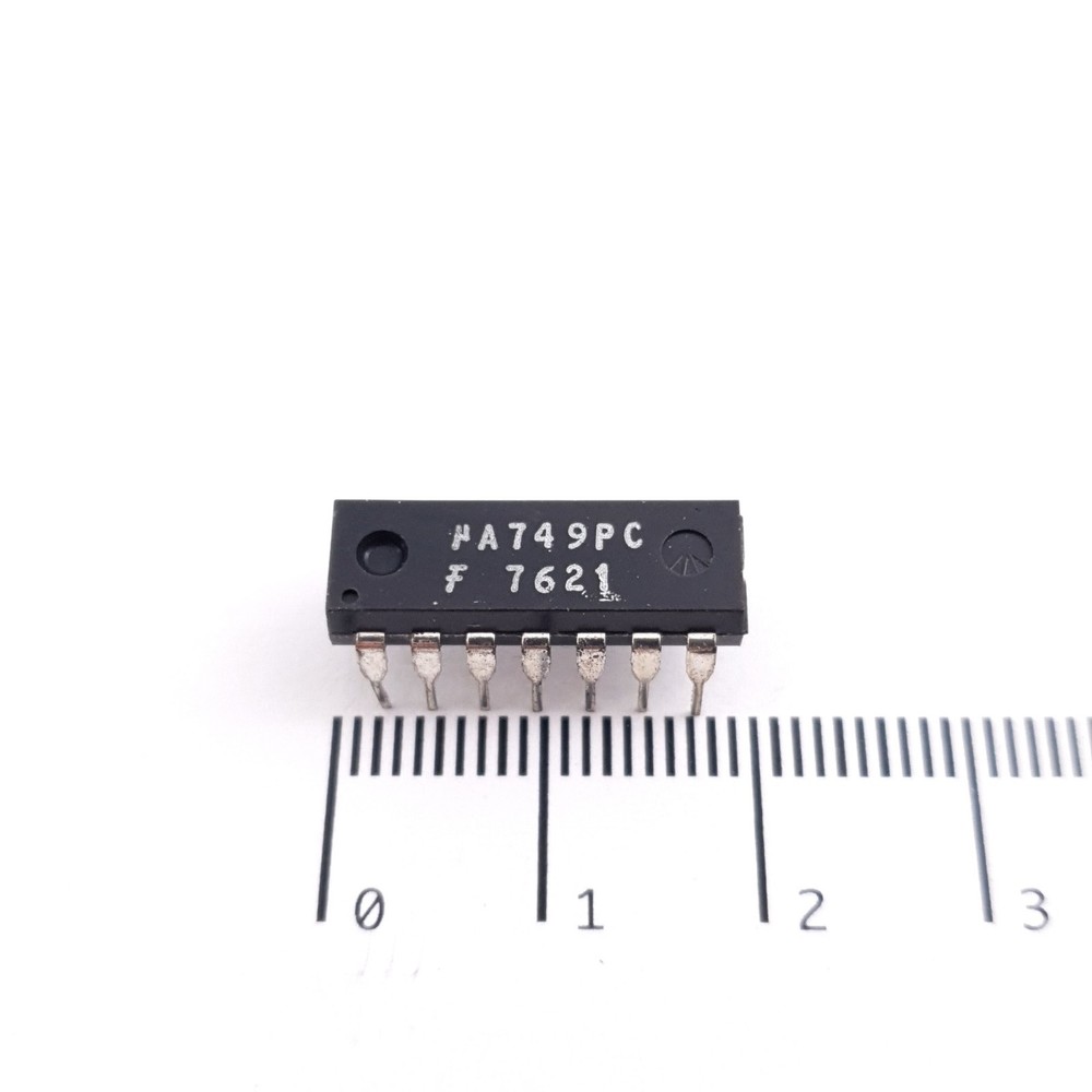 1 X UA749PC IC FAIRCHILD. NOS. C613BU5F210526