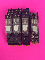 Allen Bradley 700-HK32Z24-4, 700-HK36A1, 700-HN121/2 &Omron G2R-2-SN [Lot of 4]