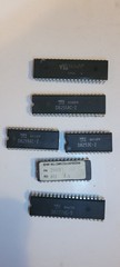 Lot of 51 microchips KM4164B-15, MN4164P-15A, MCM6256AP12, D8259AC-2