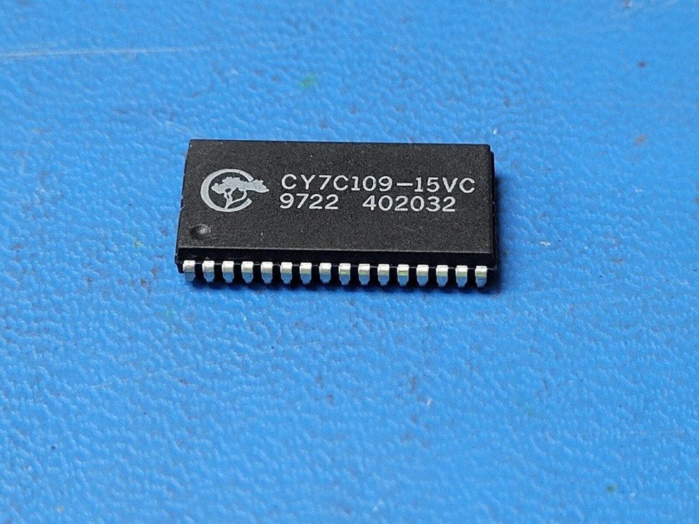 (2 PCS) CY7C109-15VC CYPRESS Standard SRAM, 128KX8, 15ns, CMOS, SOJ-32