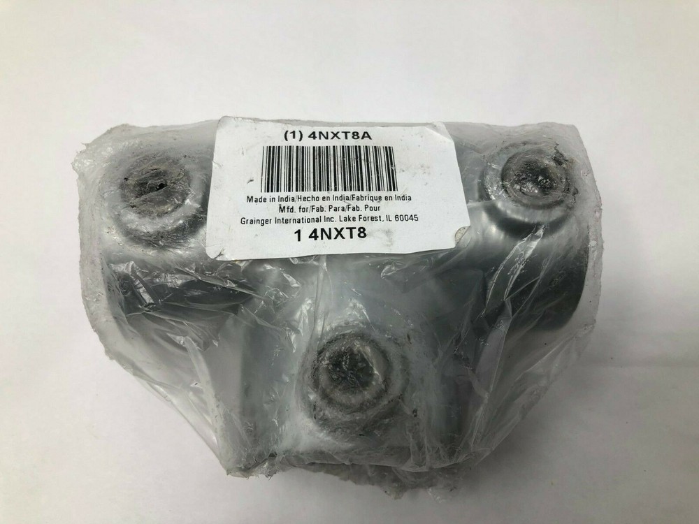 Grainger International 4NXT8 Three-Socket Tee Nominal Pipe Size 1-1/4″