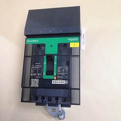 SQUARE D circuit breaker BGA36100 #381