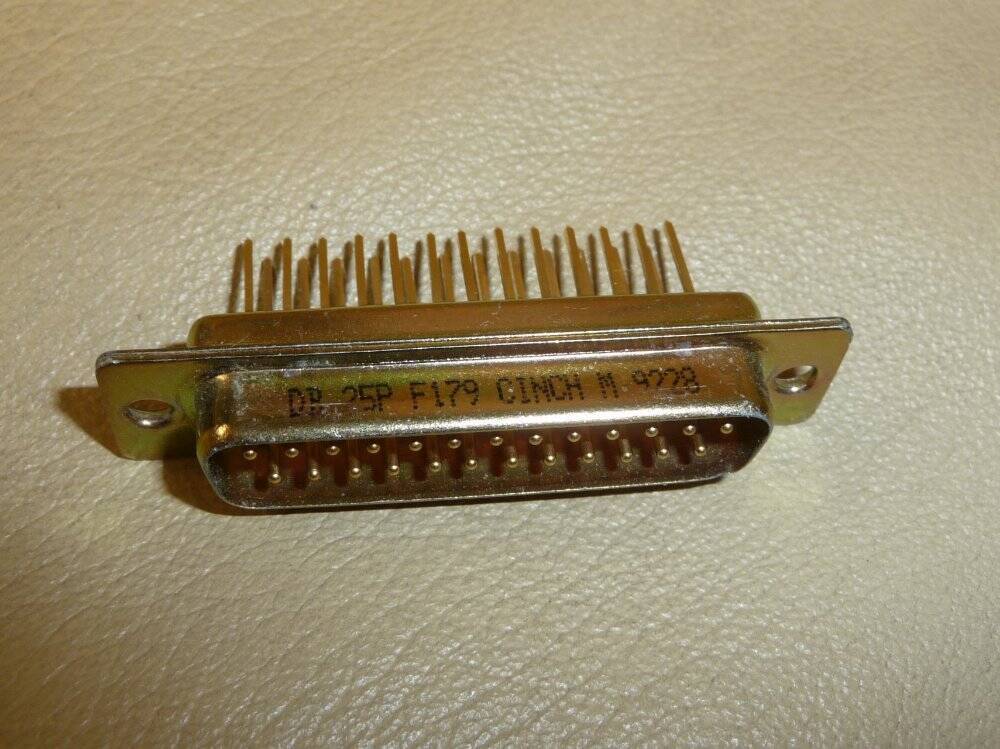 Cinch DB 25P F179 M 9228 25-Pin Connector New