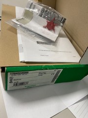 NEW Schneider 170ADO35000 TSX Momentum Base I/O Base 24VDC-32PT Out