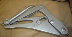 Klein Tools 1626-39 Chicago Grip with Hot Line Latch Bare Conductor Puller