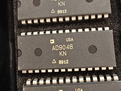 1x Analog Devices [AD9048 KN] Monolithic 8 Bit Video A/D Converter – Single Unit
