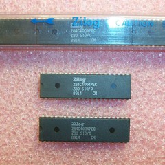 QTY (2) Z84C4004PEC ZILOG 40 PIN DIP Z80 SIO/O SERIAL INPUT OUTPUT CONTROLLER
