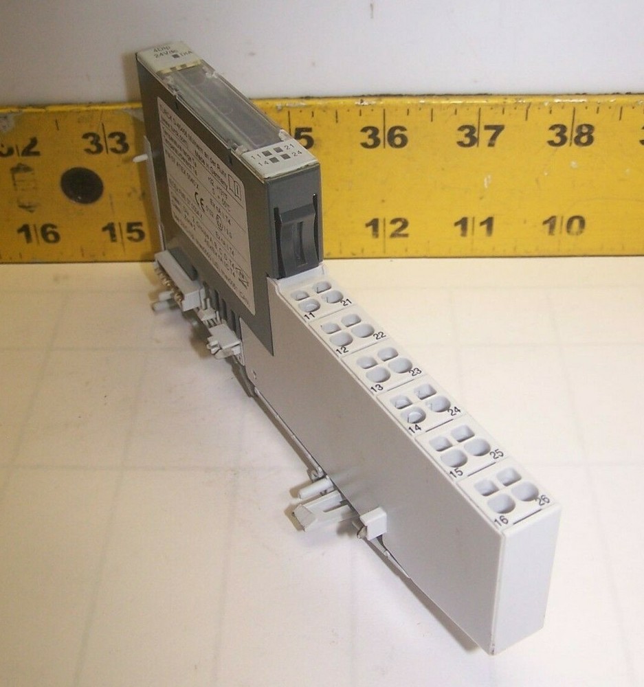 TURCK ELECTRONIC DIGITAL INPUT MODULE W/ TERMINAL BASE BL20-4DI-24VDC-P
