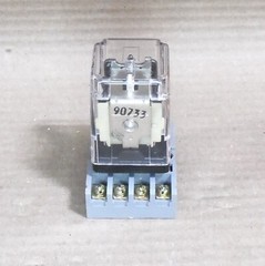 DAYTON 5X852 10 AMP 300V RELAY SOCKET WITH DAYTON 1A485E GENERAL PURPOSE RELAY