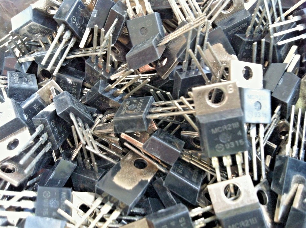MCR218-4 SCR, 200V, 8A, BY MOTOROLA LOT OF 10