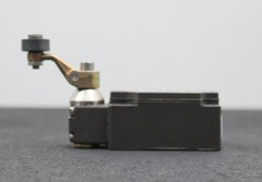 Schmersal position switch with roller plunger MVH330-11y 40x76x40mm (basic unit)