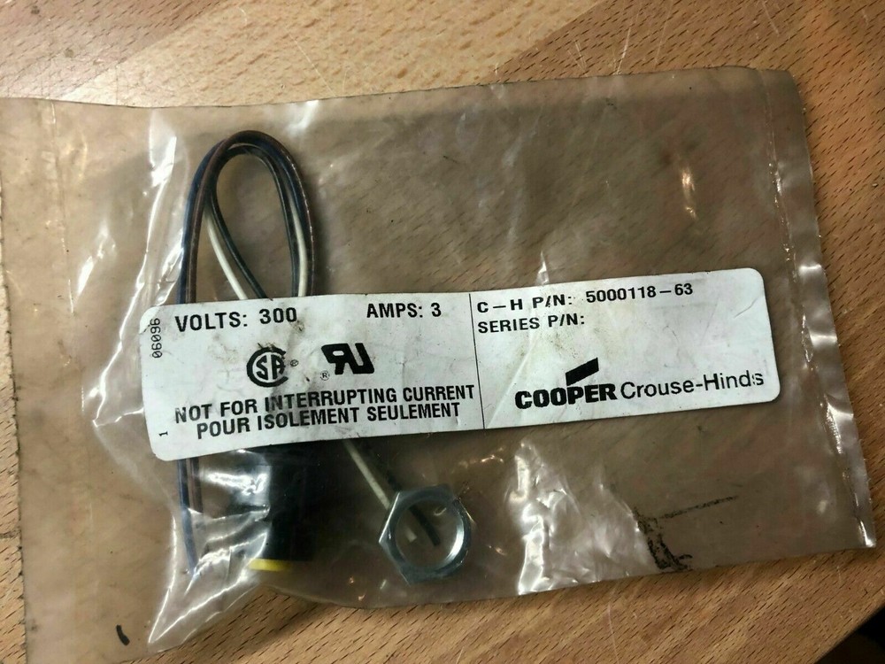 COOPER CROUSE-HINDS 5000118-63, RECEPTACLE–NIB