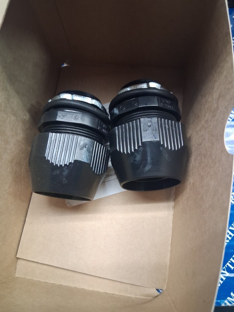 THOMAS & BETTS LT125P TYPE B LT CONNECTOR 1-1/4. 2 PCS