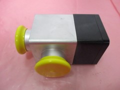 Varian L6281-333 Pneumatic Vacuum Angle Valve, NW-40-A/O, 424725