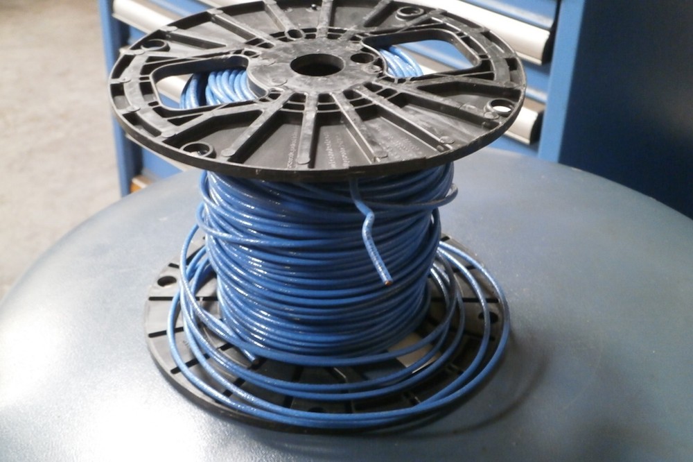 ENCORE WIRE 10610070440 14 THHN BLUE STRAND ( 175′ )
