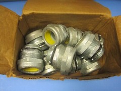 Oz Gedney SR-12514 Gold Seal 1 1/4″ Strain Relief Connector Lot of 15 NIB